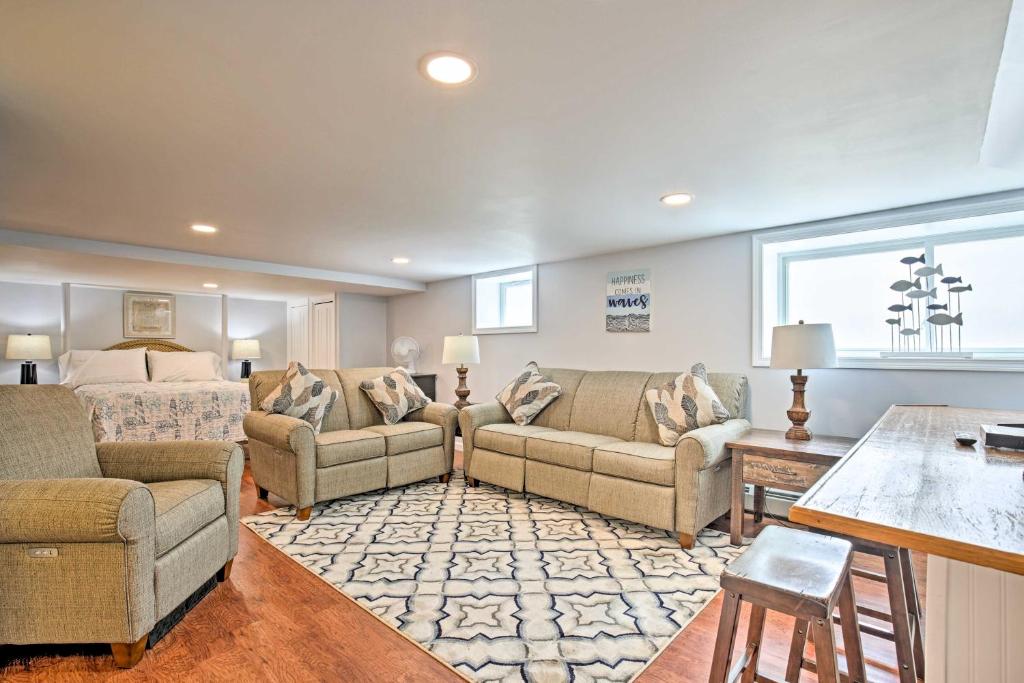 Old Orchard Beach Home with Patio, Walk to Beach — Hotel in Old Orchard Beach (ME)