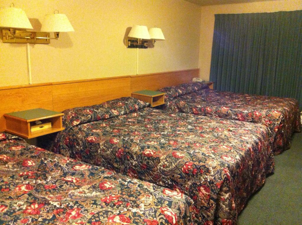 Ponderosa Motor Inn photo