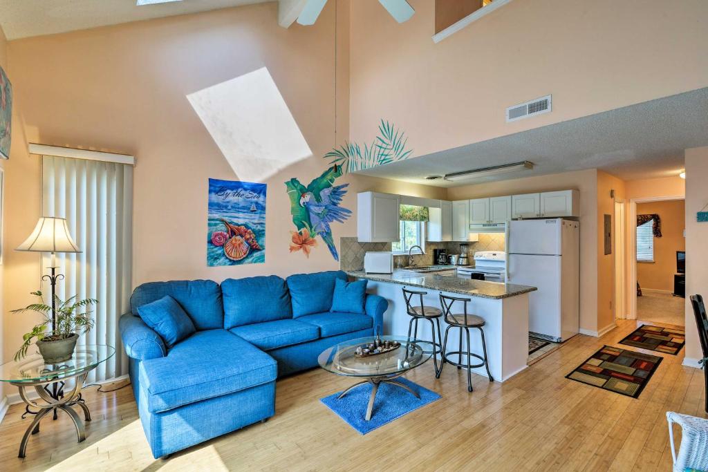 Myrtle Beach Condo with Pool Access about 2 Mi to Beach!, Myrtle Beach