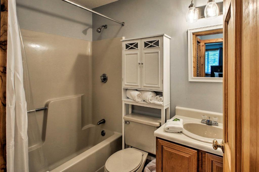 Lincoln Condo with Pool Access - 6 Mi to Loon Mtn! photo
