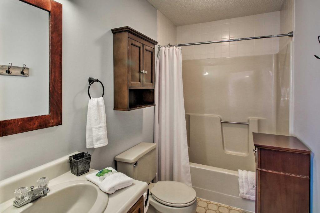 Lincoln Condo with Pool Access - 6 Mi to Loon Mtn! photo