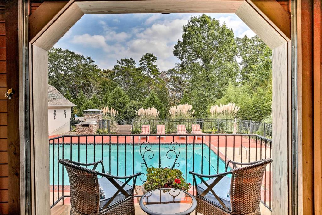 Lake Allatoona Area Studio with Pool and Views!, Cartersville