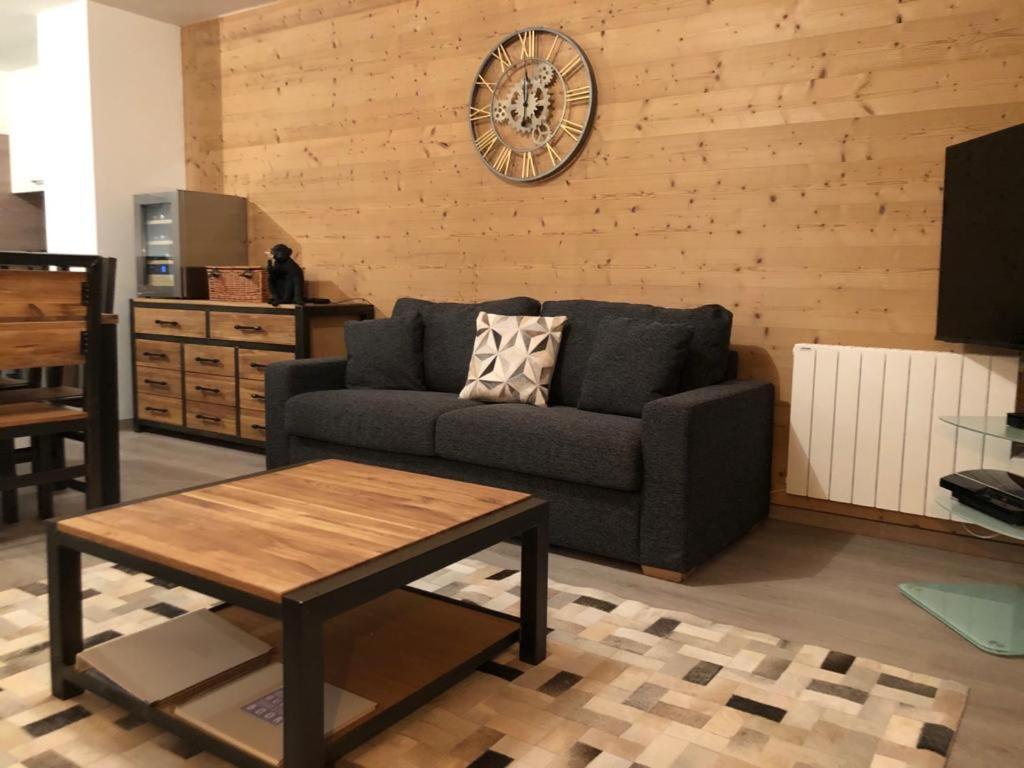 *NEW* Bellevue D’Oz Ski In Ski Out Luxury Apartment (8-10 Guests) - 4
