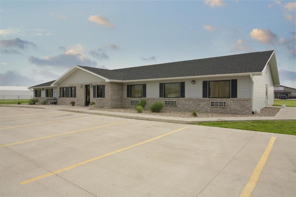 Simple Rewards inn, Shelbina