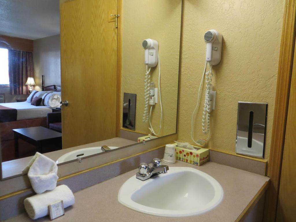Howard Johnson By Wyndham Red Deer Photo 36