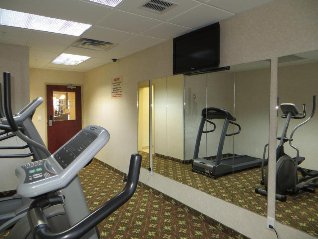 Super 8 By Wyndham Red Deer City Centre photo