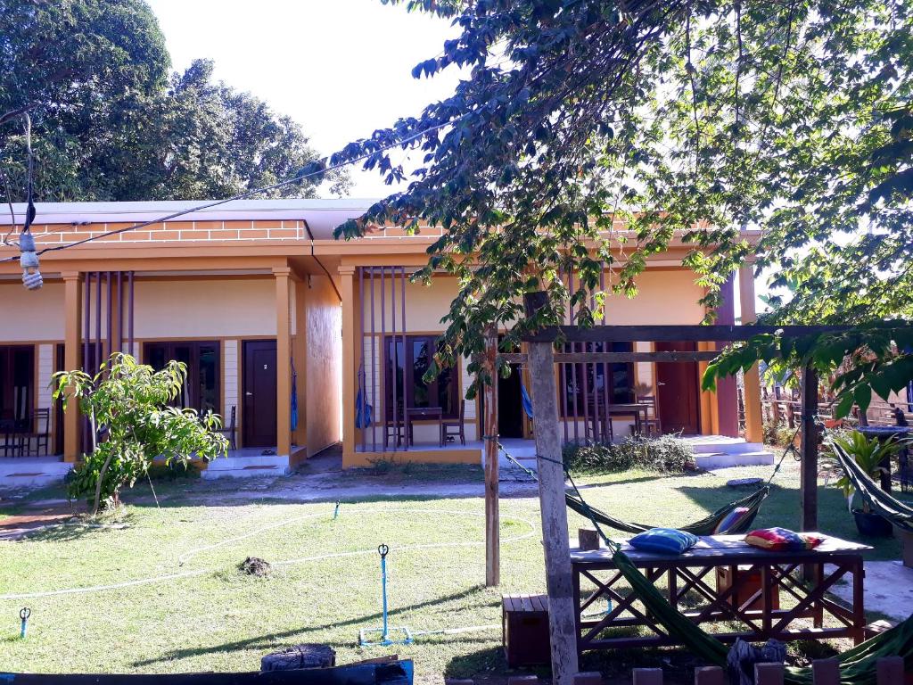 Moon By Night, Don Det