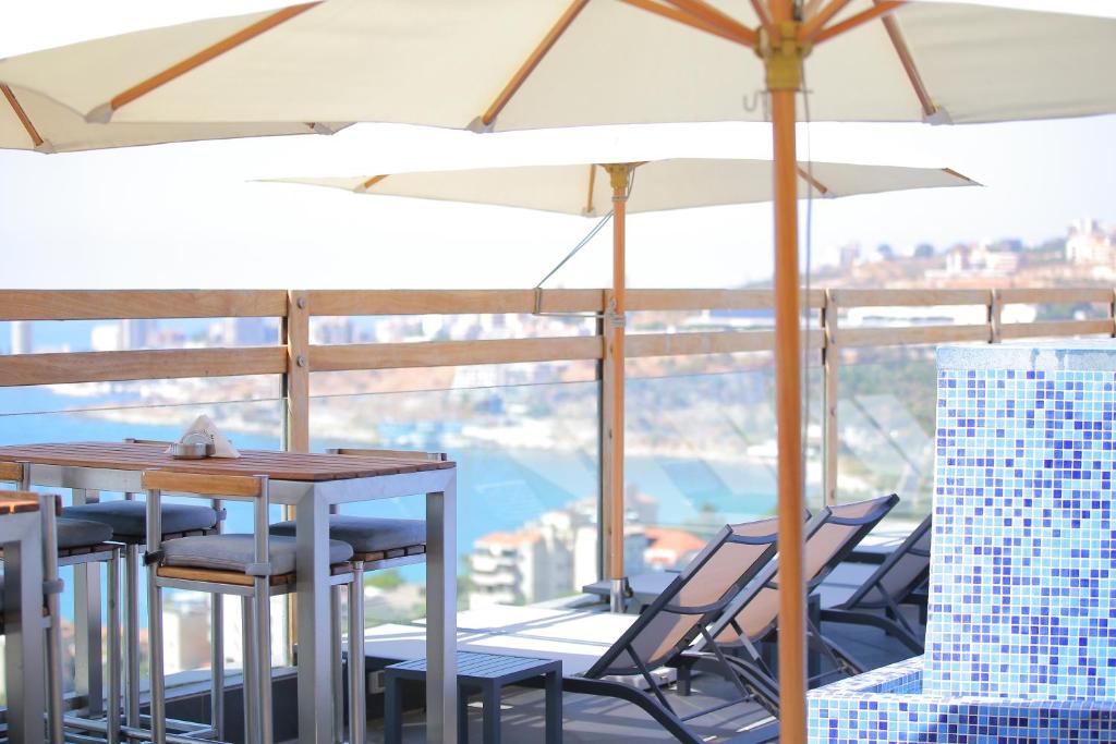 Swimming pool, Sunrise Hotel in Jounieh