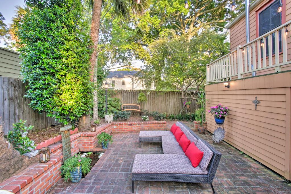 4 Mi to French Quarter NOLA Apt with Garden Patio 전경