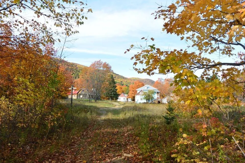Auberge de jeunesse du Domaine à Liguori, hotel in Petite-Rivière-Saint-François