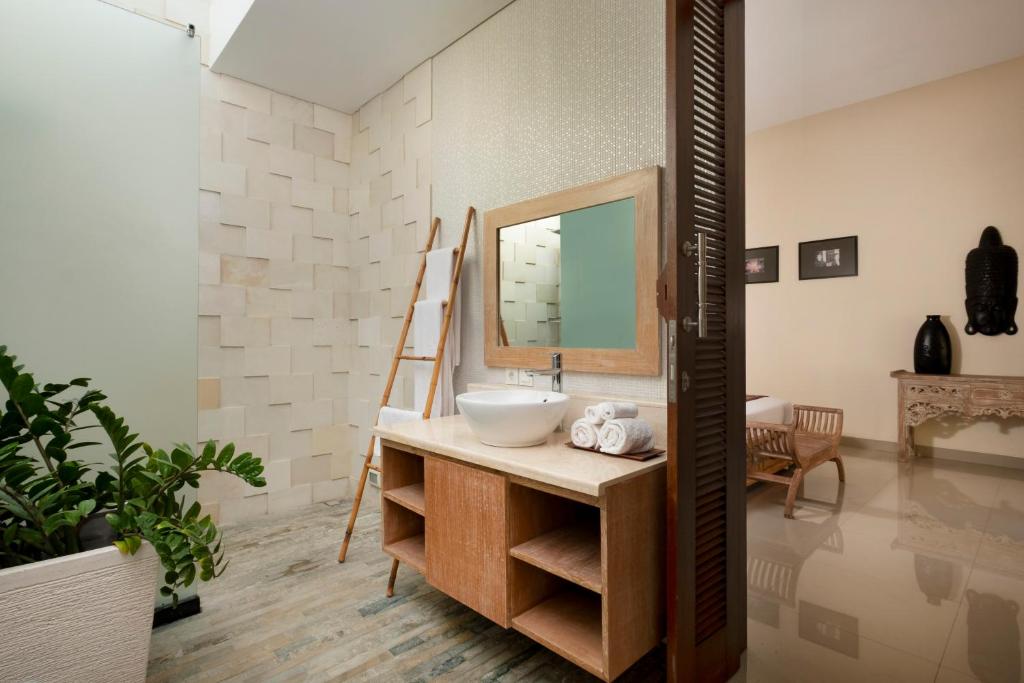 Villa Apanya Sanur photo