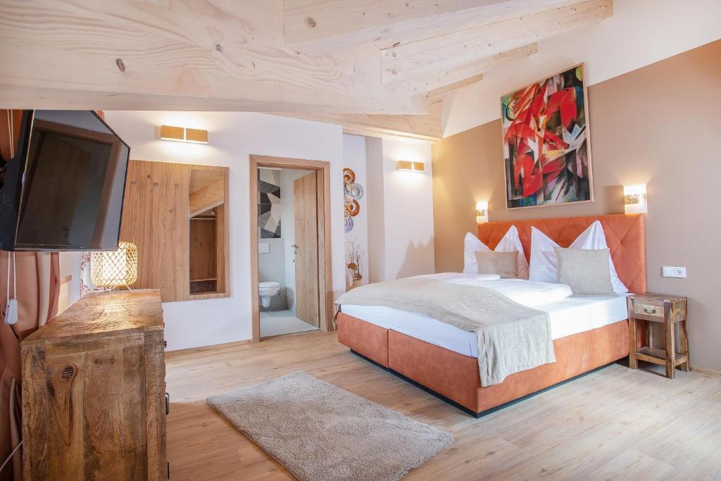 Gasthof Dorfwirt Sandgruber Ges.m.b.H — Hotel in Pertisau