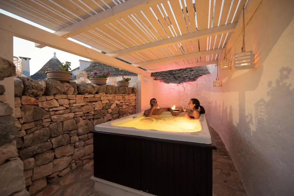Trulli Holiday Deluxe & Wellness, hotel in Alberobello