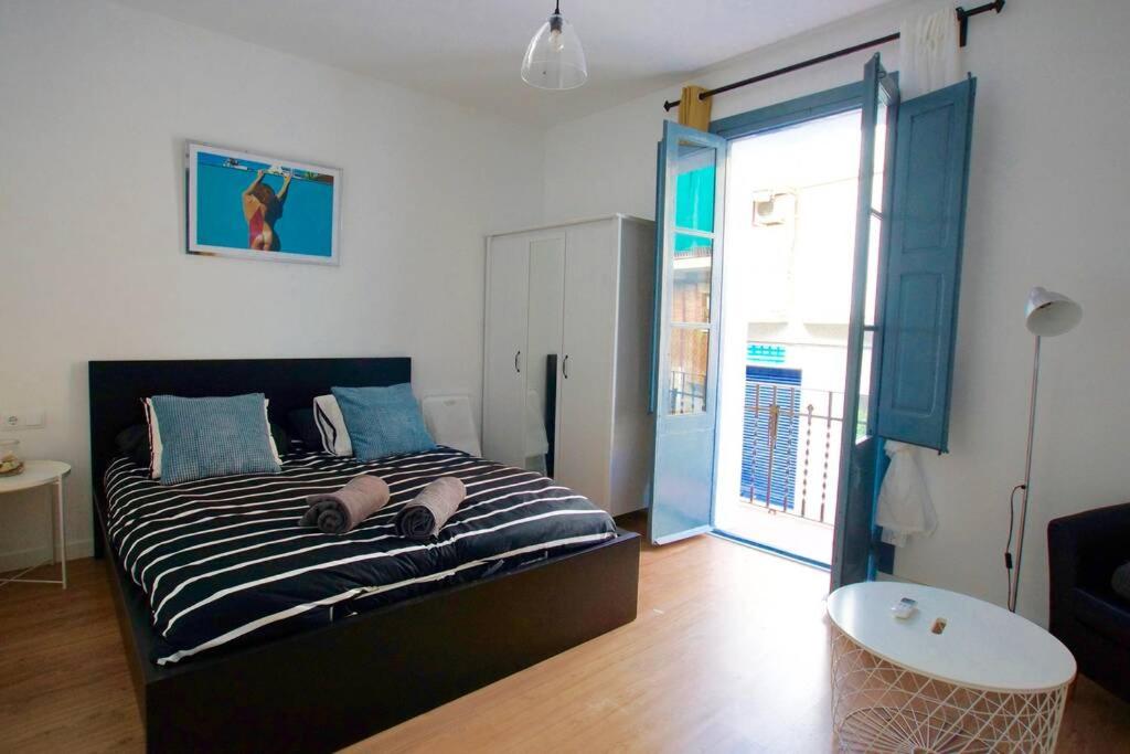 LOVELY FLAT FIRA MWC - 2