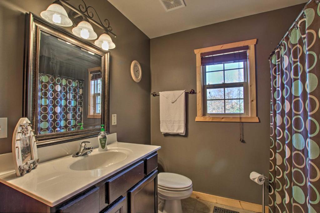 Updated Rural Retreat in New Haven Near Vineyards! — Hotel in New Haven (MO)