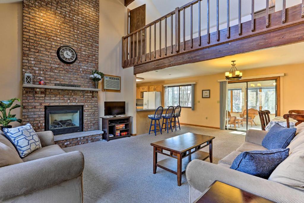 The Hideout Lake Ariel Cabin with Deck and Grill! (PA) reviews