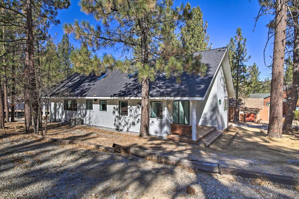 Modern Luxe Ski Home Less Than half Mi to Lake, 2 Mi to Ski photo