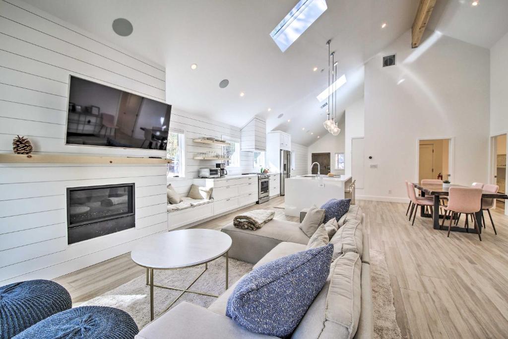 Modern Luxe Ski Home Less Than half Mi to Lake, 2 Mi to Ski photo