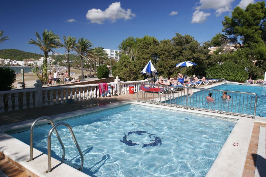 Hotel Ses Savines — Swimming pool in San Antonio, Balearic Islands
