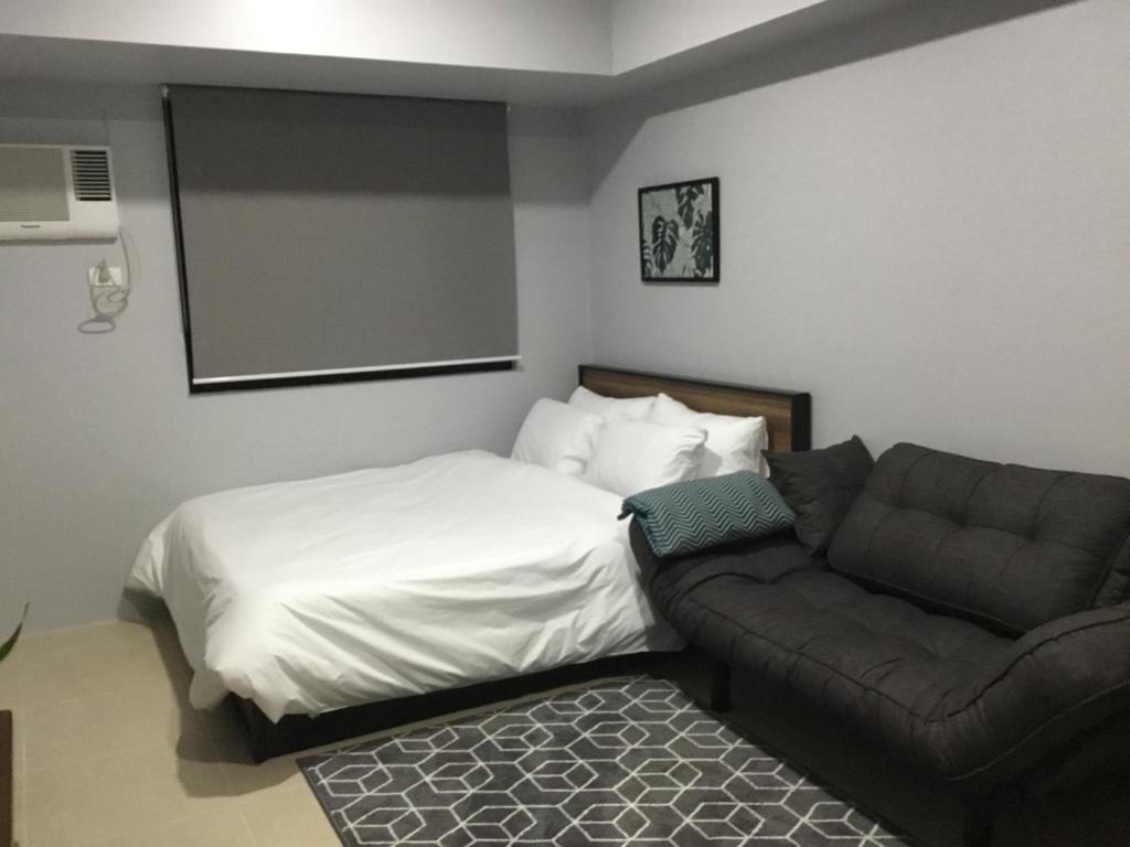 Tagaytay Condo with Game Room and Gym — Hotel in Tagaytay