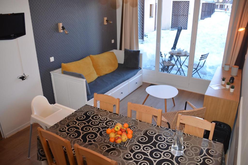 Pied de pistes, résidence 3 étoiles tout confort dont terrasse et piscine - 3