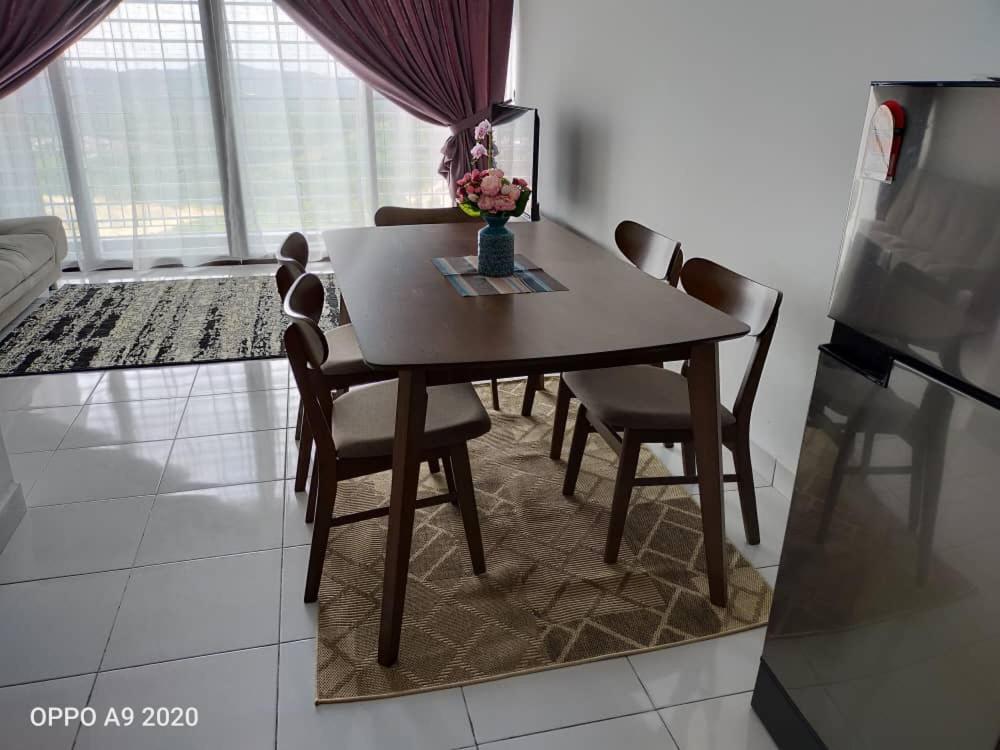 Yunne Homestay — Hotel in Nilai