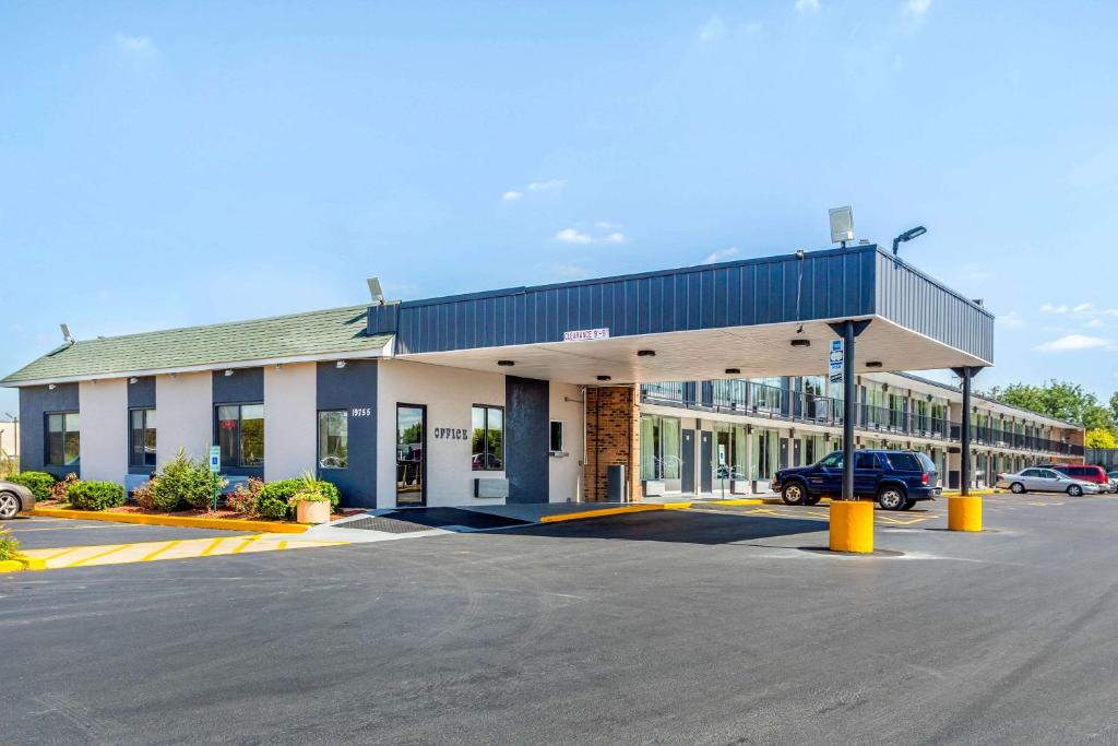 Econo Lodge, Shorewood