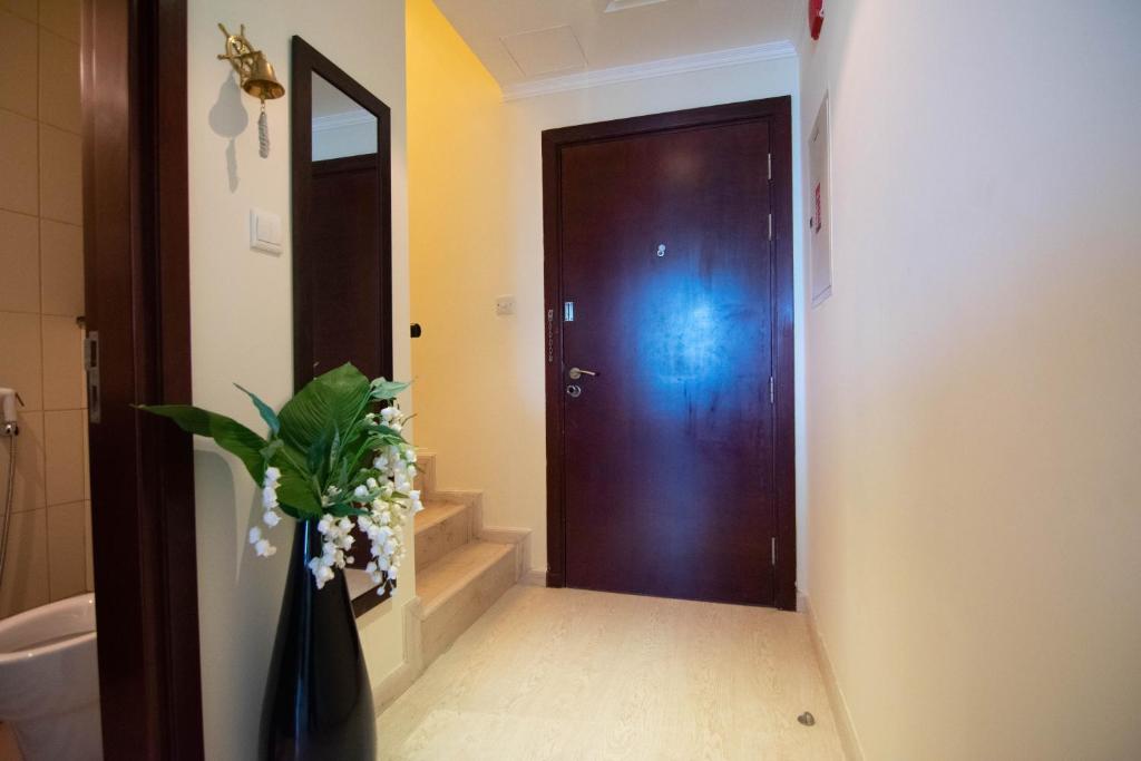 Lux BnB Jumeirah Lake Towers photo