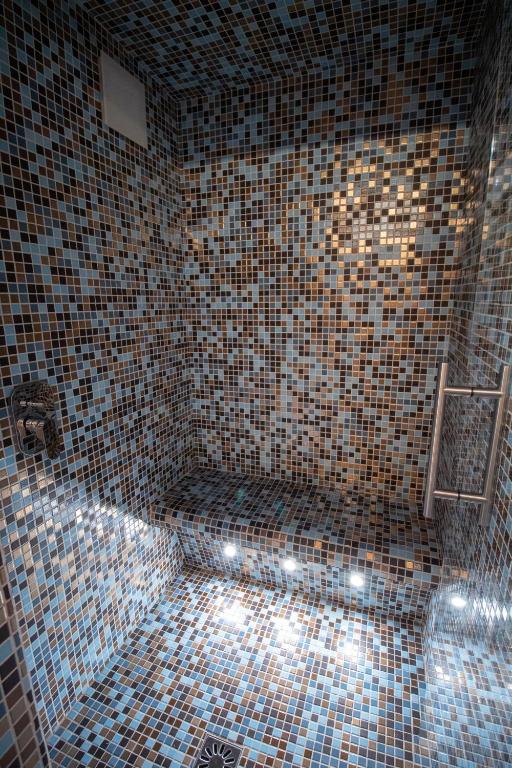 Steamroom