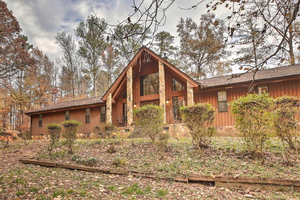 Luxe Spacious Stone Mountain Retreat with Sauna!