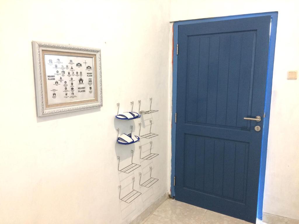 "NOMORE" Gallery and Guesthouse