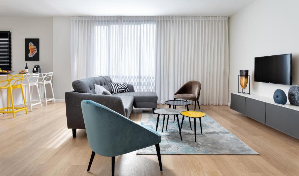 Frish & Diz by HolyGuest, Tel Aviv