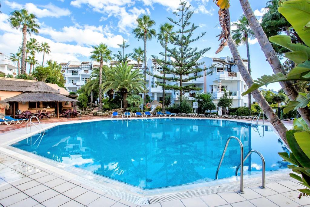 Relaxing Beachfront Complex with Sea Views - EaW Homes - 3