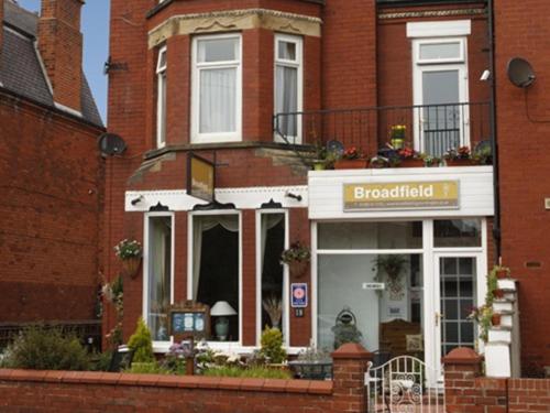 The Broadfield Hotel 外観