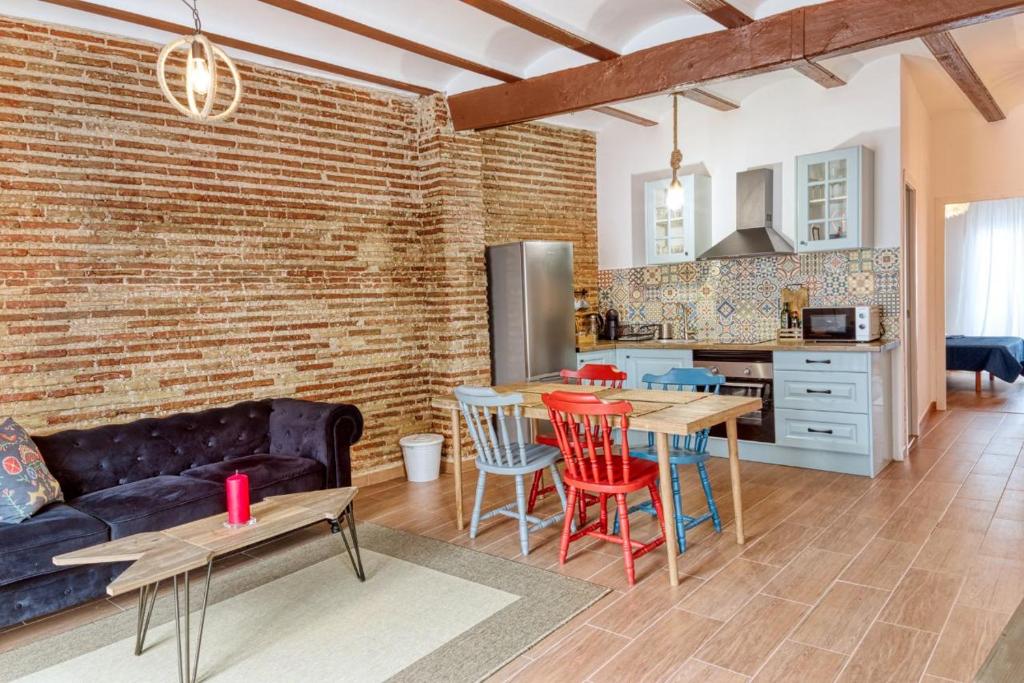 Beams & Bricks, Valencie