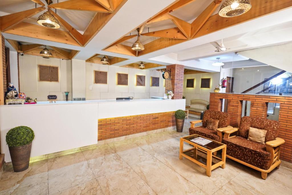 Lobby, Mayur Hotel Bar And Restaurant in Shimla