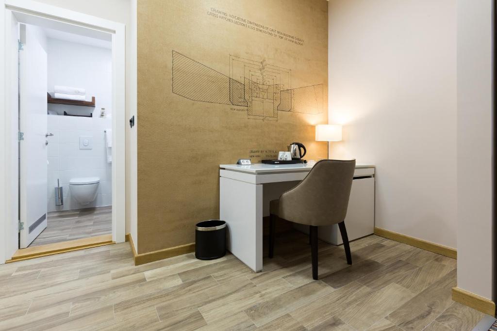 Hotel TESLA - Smart Stay Garni photo