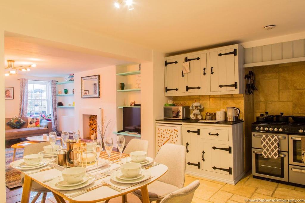 Seafront Apartment with Garden - dog-friendly flat on Brighton's Marine Parade