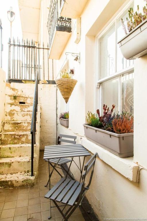 Seafront Apartment with Garden, Brighton photo 6