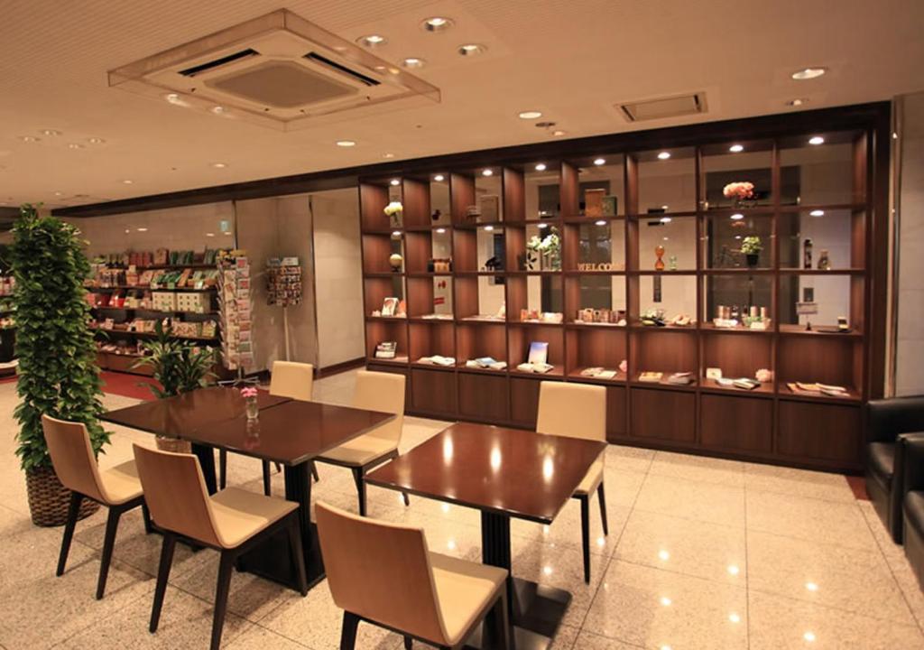 Shared lounge/TV area