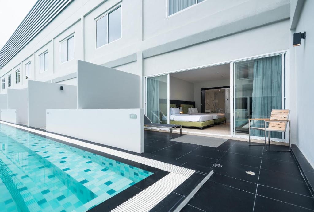 S Ram Leisure Hotel — Swimming pool in Bangkok, Bangkok