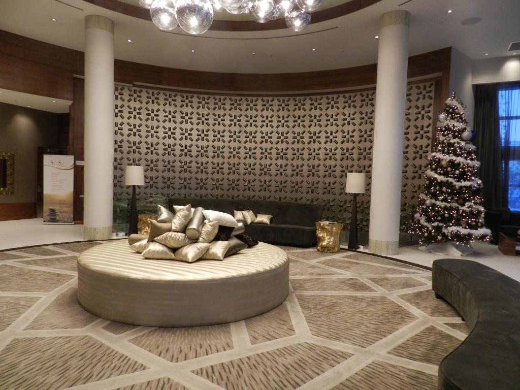 Radisson Hotel & Conference Centre Calgary Airport photo