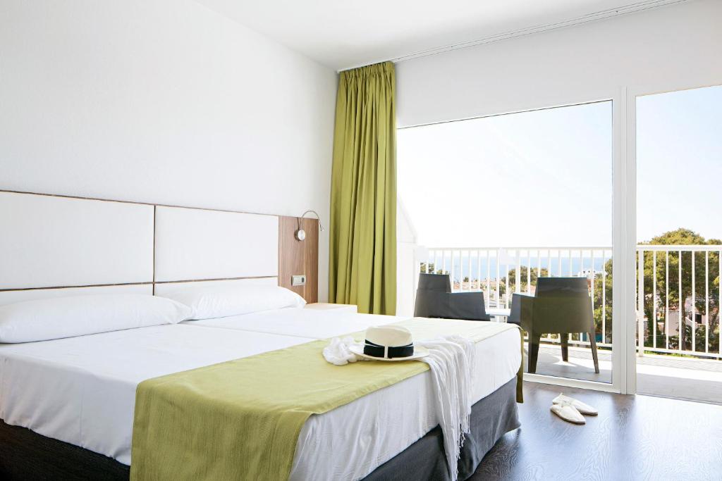 Globales Cala Blanca — Hotel rooms in Cala Blanca, Balearic Islands
