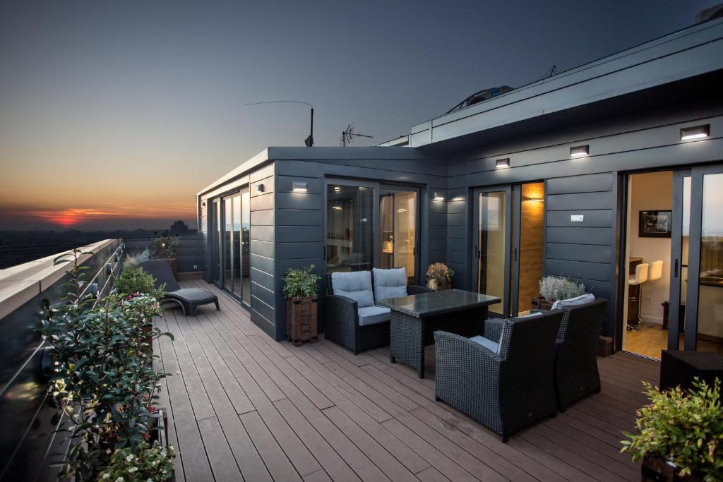 Penthouse Lux photo