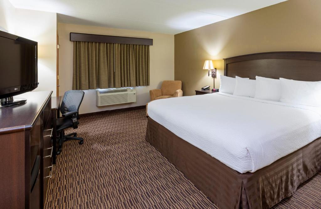 AmericInn by Wyndham Beaver Dam photo