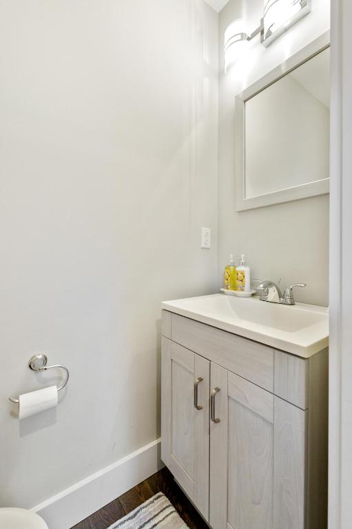 Luxury Rooms near Temple U, Drexel, UPenn, and the MET photo