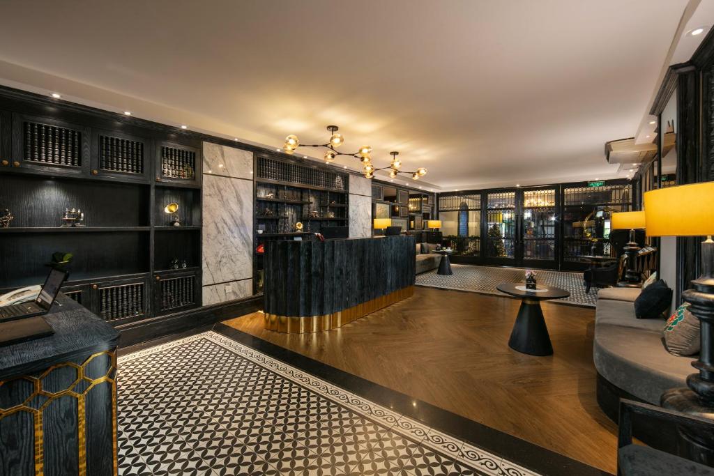 闪亮中央水疗酒店 (Shining Central Hotel and Spa)