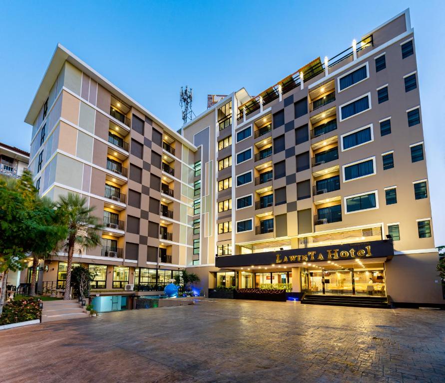 ラウィンタホテル (LawinTa Hotel) 外観