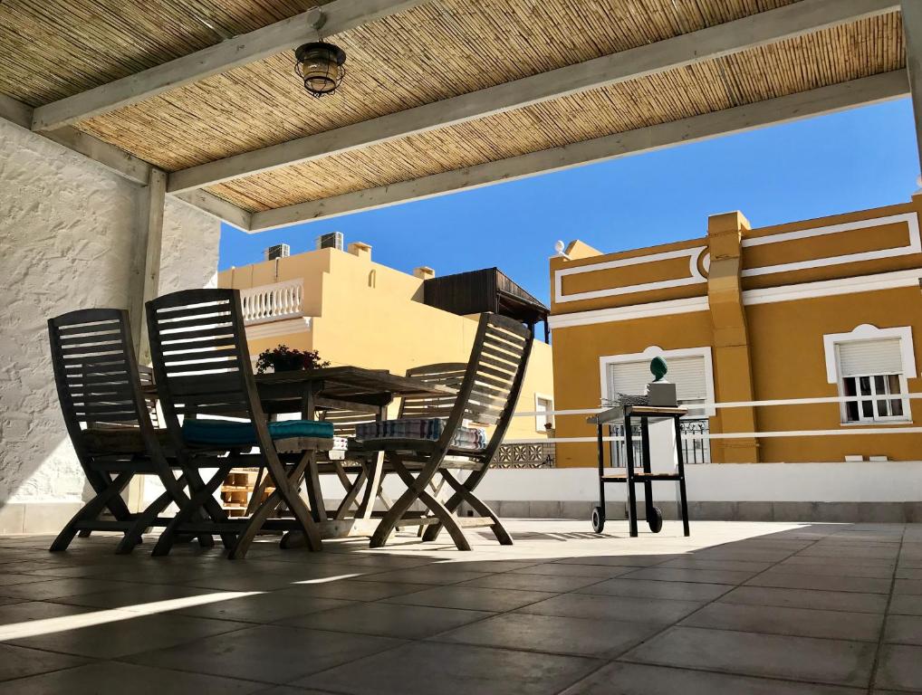 Malaga Beach House, 2 city bikes, 2 children's bikes, WiFi, BIG terrace, BBQ, Family, Childfriendly - 2