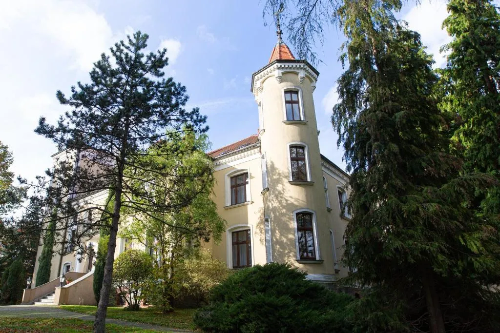 Pałac Cieszyno，位于兹沃切涅茨的酒店